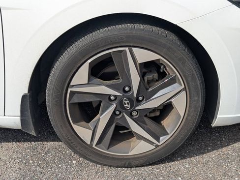 Used 2023 Hyundai Elantra SEL w/ Convenience Package image 11