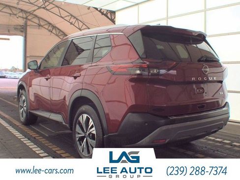 Used 2022 Nissan Rogue SV w/ SV Premium Package image 2