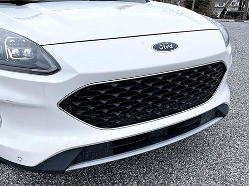 Used 2020 Ford Escape Titanium w/ Titanium Premium Package 2.0 image 5