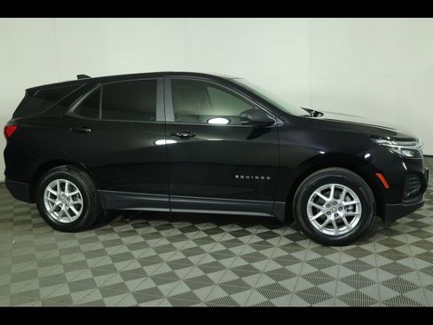 Used 2024 Chevrolet Equinox LS w/ Driver Confidence II Package image 2