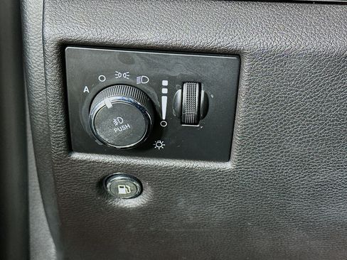 Used 2019 Jeep Grand Cherokee Overland image 17