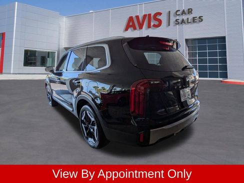 Used 2025 Kia Telluride S FWD image 10