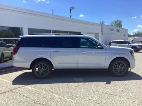 New 2026 Ford Expedition Max Platinum w/ Stealth Appearance Package AWD/4WD image 2