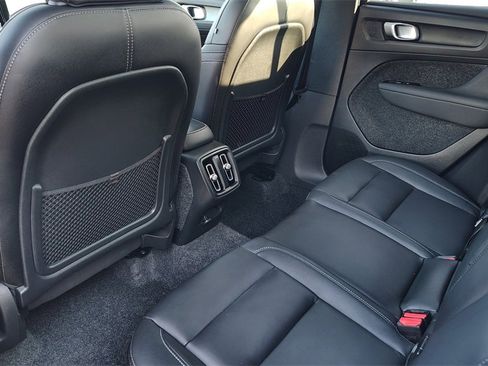 Certified 2025 Volvo XC40 B5 Plus image 27