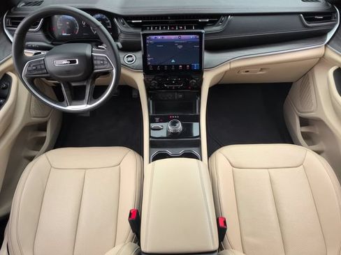Certified 2025 Jeep Grand Cherokee L Limited w/ Luxury Tech Group II AWD/4WD image 19