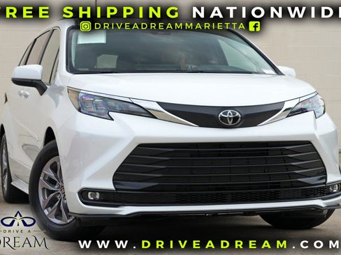 Used 2026 Toyota Sienna XLE FWD image 2