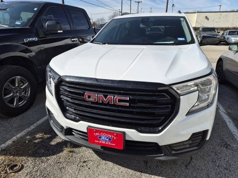 Used 2023 GMC Terrain SLE w/ Driver Convenience Package image 2