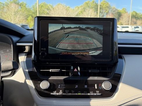 Used 2025 Toyota Corolla Cross L image 21