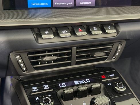 Used 2025 Porsche 911 Carrera image 28