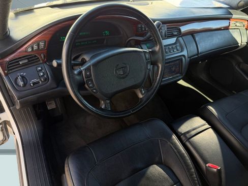 Used 2005 Cadillac De Ville Sedan image 3