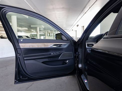 Used 2020 BMW 740i w/ M Sport Package RWD image 13