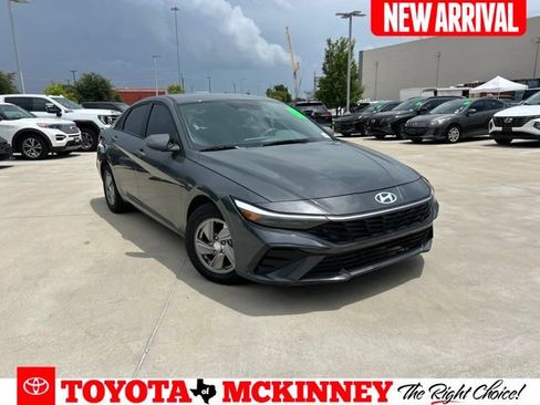 Used 2025 Hyundai Elantra SE FWD image 1