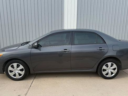 Used 2013 Toyota Corolla LE image 1