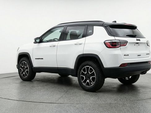 Used 2025 Jeep Compass Trailhawk AWD/4WD image 6