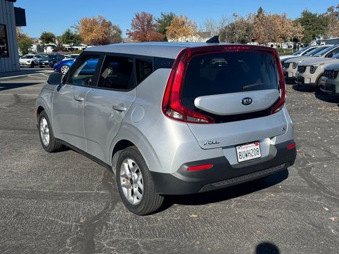 Used 2020 Kia Soul S image 3