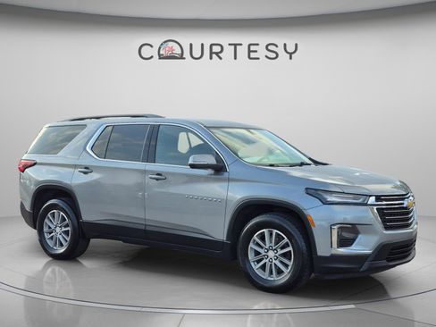Used 2023 Chevrolet Traverse LT FWD image 9