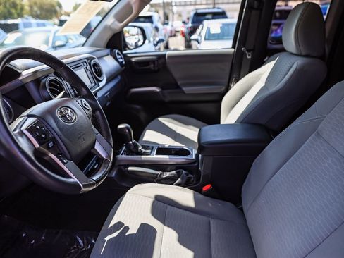 Certified 2018 Toyota Tacoma SR5 AWD/4WD image 15