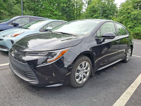 Used 2023 Toyota Corolla LE w/ Carpet Mat Package (TMS) FWD image 2