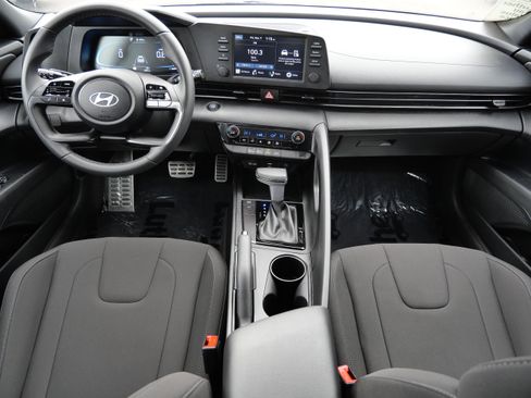 Certified 2025 Hyundai Elantra Sport image 10