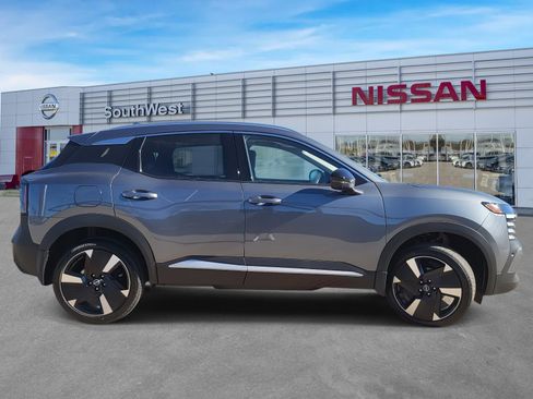 New 2026 Nissan Kicks SR image 5
