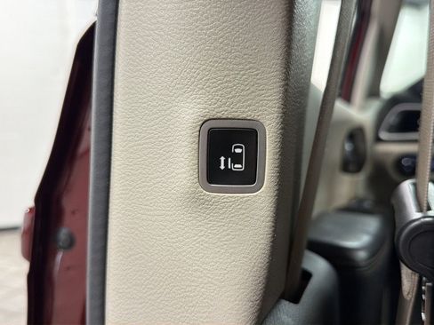 Used 2018 Chrysler Pacifica Touring Plus FWD image 36