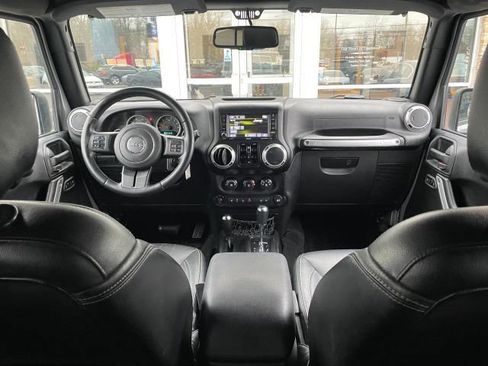 Used 2017 Jeep Wrangler Unlimited Rubicon w/ Connectivity Group AWD/4WD image 33