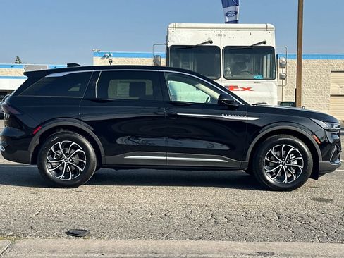 New 2026 Lincoln Nautilus Premier image 8