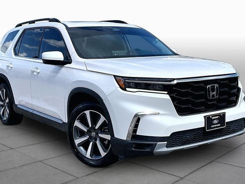 Used 2023 Honda Pilot Touring image 3