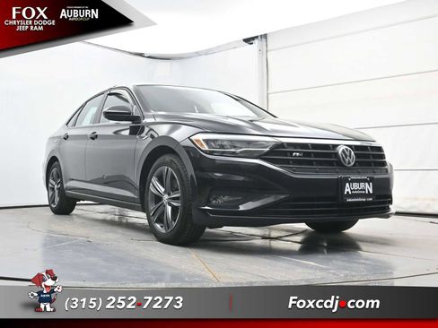 Used 2020 Volkswagen Jetta R-Line w/ R-Line Cold Weather Package image 16