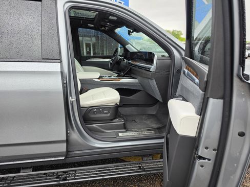 Used 2026 Cadillac Escalade Platinum Sport w/ LPO, ONYX Package AWD/4WD image 13