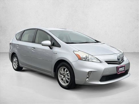 Used 2013 Toyota Prius V Three image 3