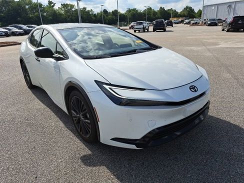 Used 2025 Toyota Prius FWD image 1