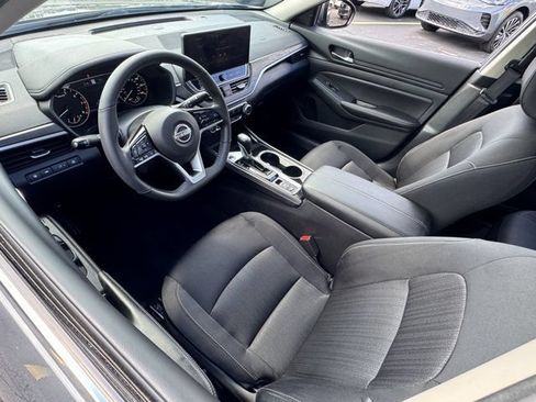 Used 2024 Nissan Altima 2.5 SV w/ SV Premium Package FWD image 17