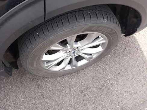 Used 2020 Ford Explorer XLT w/ Equipment Group 202A image 13