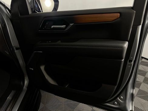 Used 2025 GMC Yukon XL Denali image 34