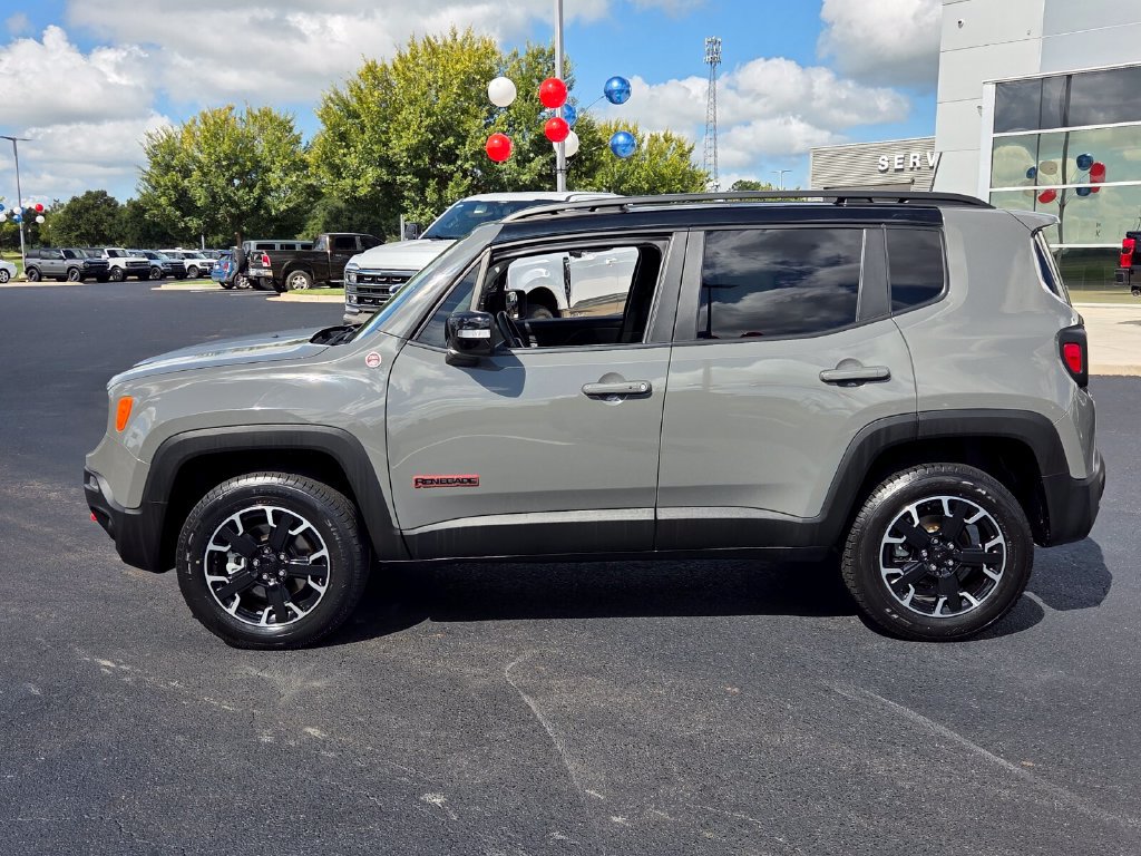 Used 2023 Jeep Renegade Trailhawk w/ Sun/Sound Group AWD/4WD image 2