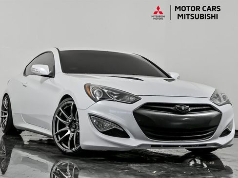 Used 2015 Hyundai Genesis 3.8 image 1