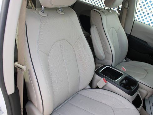 Used 2018 Chrysler Pacifica Limited w/ Advanced Safetytec Group image 12