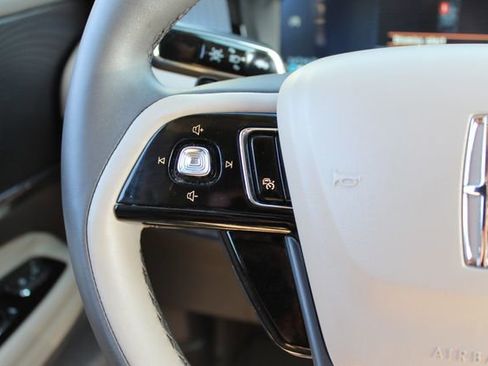 Used 2023 Lincoln Corsair AWD w/ Equipment Group 101A image 17