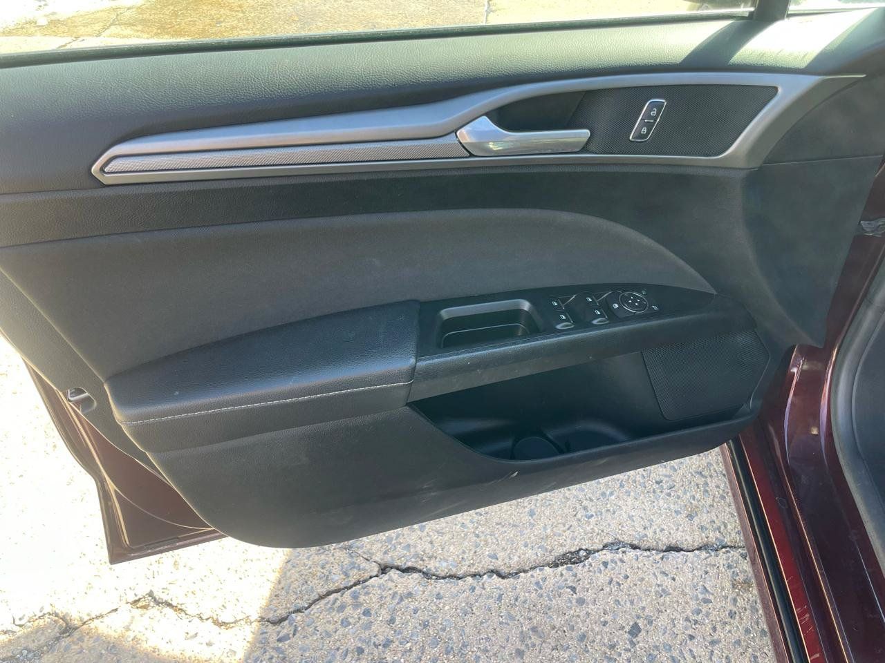 Used 2017 Ford Fusion SE w/ Fusion SE Technology Package FWD image 35
