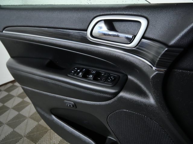 Used 2019 Jeep Grand Cherokee Limited AWD/4WD image 26