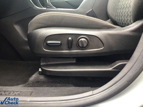 Used 2024 Chevrolet Equinox LT image 11