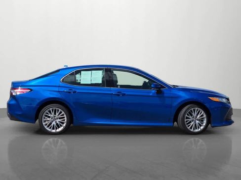 Used 2019 Toyota Camry XLE w/ Carpet Mat Package FWD image 7