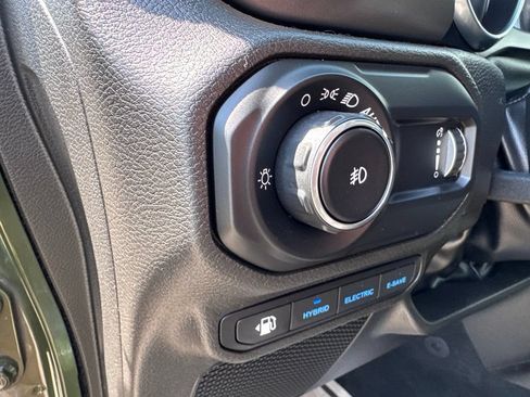 Used 2023 Jeep Wrangler Unlimited w/ Convenience Group AWD/4WD image 14
