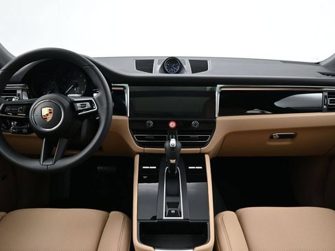 Used 2026 Porsche Macan AWD/4WD image 9