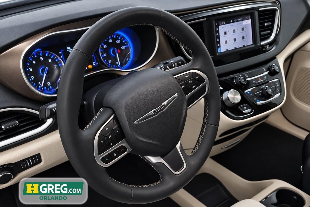 Used 2022 Chrysler Voyager LX FWD image 13