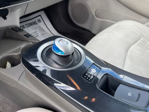 Used 2012 Nissan Leaf SL image 13