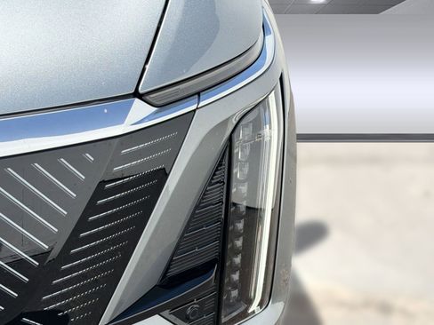 Certified 2026 Cadillac Vistiq Luxury image 10