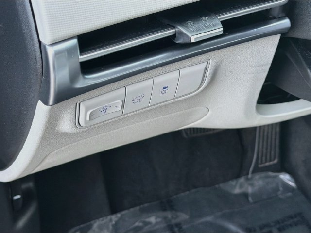 Certified 2025 Hyundai Tucson SEL FWD image 11