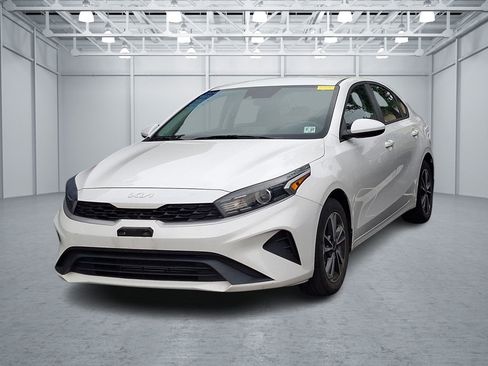 Used 2022 Kia Forte LXS FWD image 1